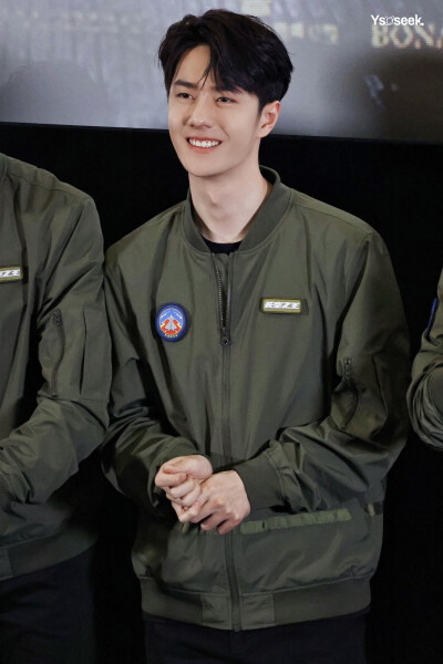 230423 电影《长空之王》首映礼
(●'◡'●)是超可爱的雷宇(●'◡'●)
@UNIQ-王一博 cr:logo