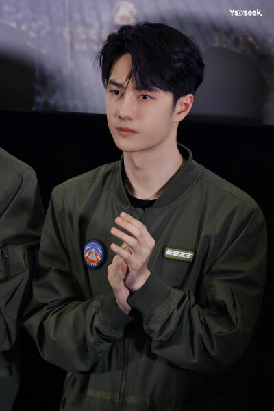 230423 电影《长空之王》首映礼
(●'◡'●)是超可爱的雷宇(●'◡'●)
@UNIQ-王一博 cr:logo