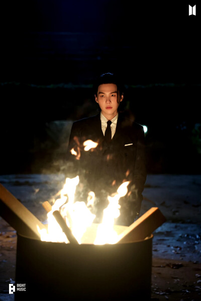 闵玧其
230423 Weverse
Agust D ‘解禁’ MV & Jacket Shoot Photo Sketch