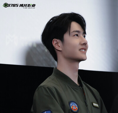 230423 电影《长空之王》首映礼
☁我的长空之王☁
@UNIQ-王一博 cr:logo