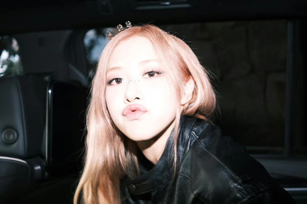 BLACKPINK ROSÉ朴彩英 