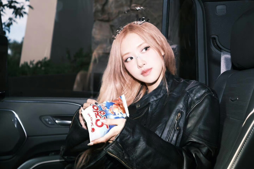 BLACKPINK ROSÉ朴彩英 