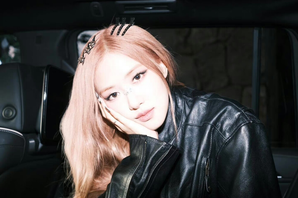 BLACKPINK ROSÉ朴彩英 