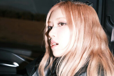 BLACKPINK ROSÉ朴彩英 