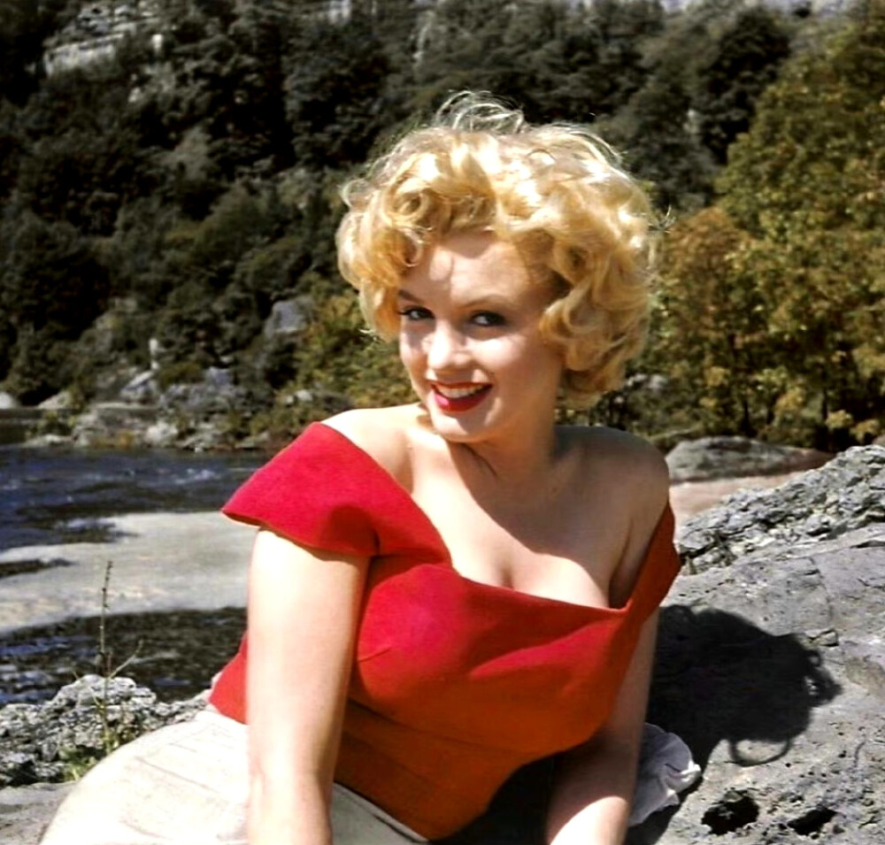 Marilyn Monroe photographed by her makeup artist,Allan"Whitey"Snyder during the filming of Niagara,summer 1952. ​​​