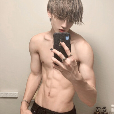 帅气男孩