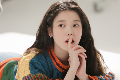 IU | THE BIG ISSUE幕后花絮
cr:__南宫_