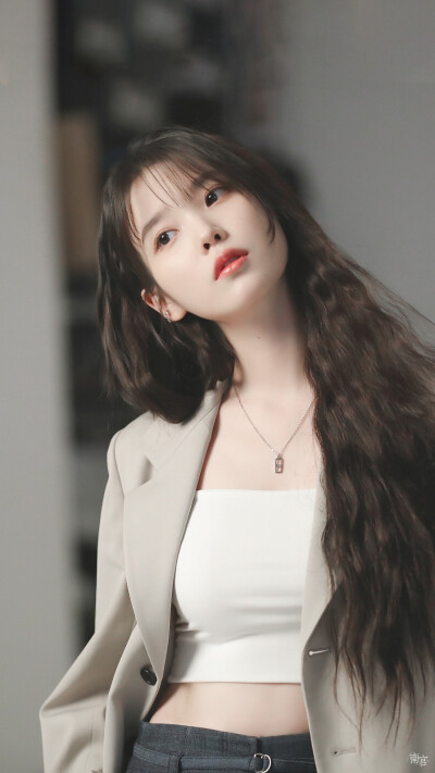 IU | THE BIG ISSUE幕后花絮
cr:__南宫_