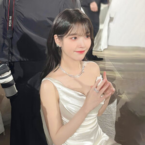 IU