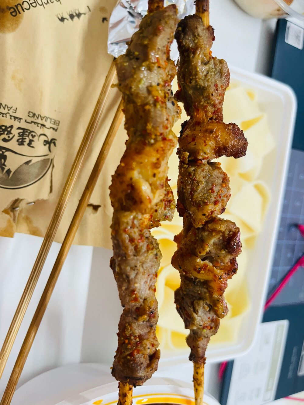 大盘鸡拌面 烤羊肉串 馅饼