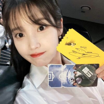 IU | INS
cr:窥见银河星雾