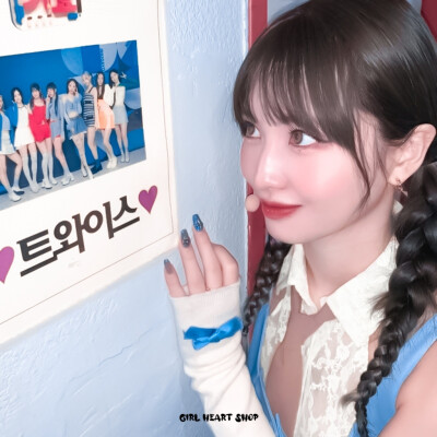 · 喜欢海 喜欢花 喜欢日出和日落 浪漫的年纪别活的太无趣
：Twice