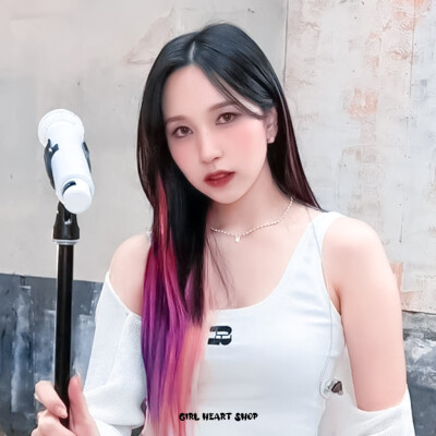 · 喜欢海 喜欢花 喜欢日出和日落 浪漫的年纪别活的太无趣
：Twice