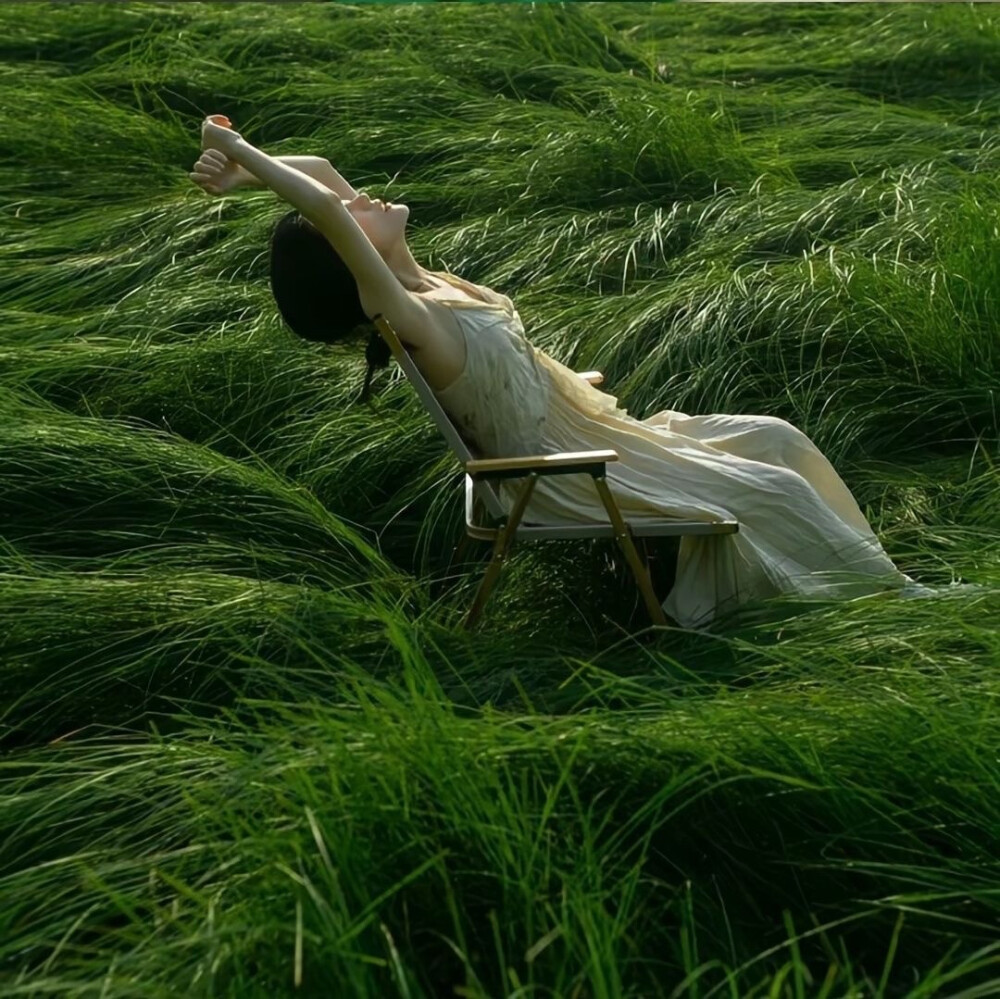 自然女生头像背影