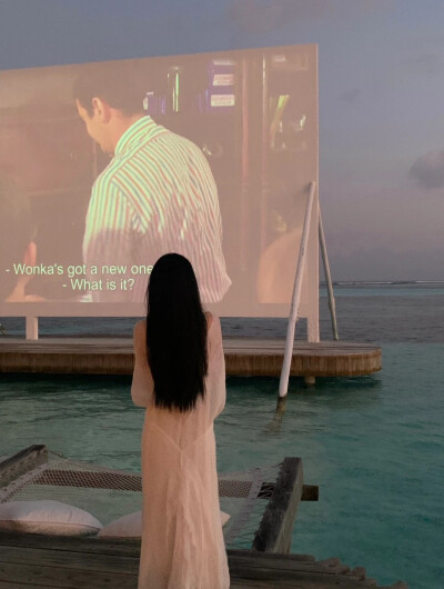 那天有人问我你怎么总是那么伤感满脸不开心的样子.我不想回答不是我不懂礼貌.我心里在想.能问你的人不一定是来关心你.只会嘲笑你.也有可能是想八卦一番转身就会把你的故事当成笑话一样分享.相信我们每个人都有着不一…