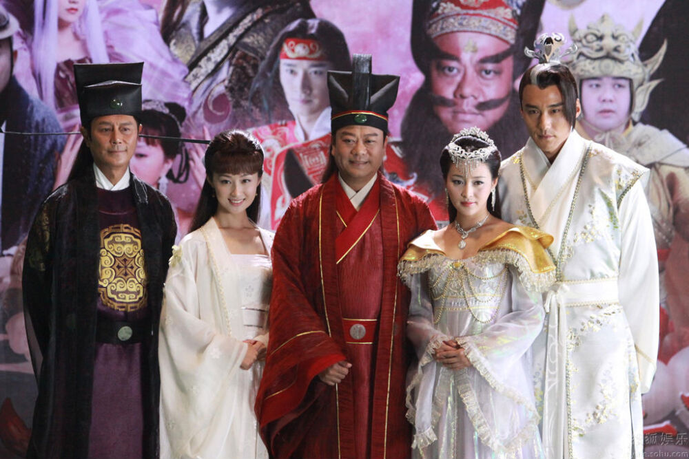 钟馗传说
刘德凯 饰 窦添璋
涂黎曼 饰 娄月歌
欧阳震华 饰 钟馗
甘婷婷 饰 西西公主
胡兵 饰 云霄殿主