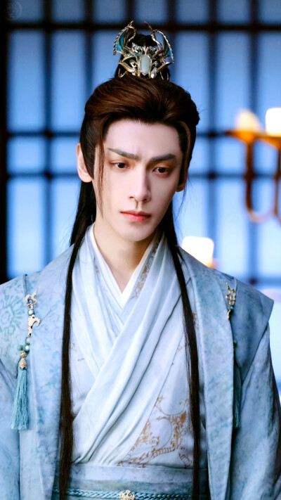 长月烬明｜澹台烬／冥夜
cr：海边淡紫色的天空