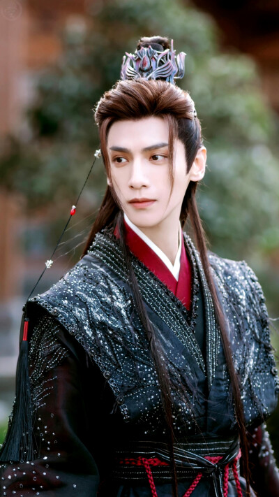 长月烬明｜澹台烬／冥夜
cr：海边淡紫色的天空