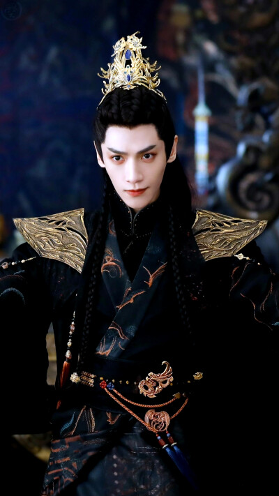 长月烬明｜澹台烬／冥夜
cr：海边淡紫色的天空