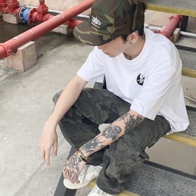 帅气男孩