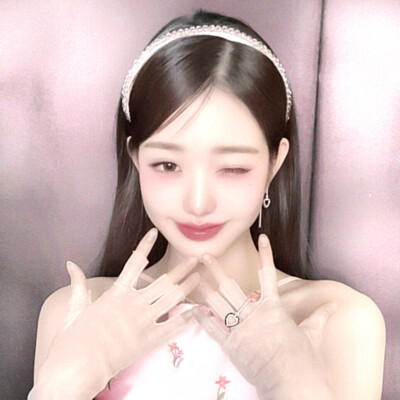 难过时捂住自己的耳朵(っ◞‸◟c)