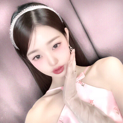 难过时捂住自己的耳朵(っ◞‸◟c)