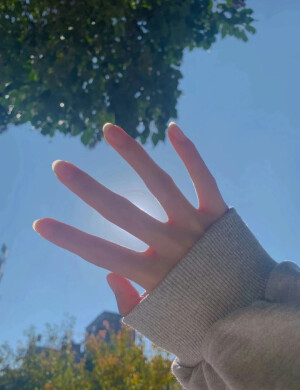 我爱过一个人.从满心欢喜到满心绝望.我用时间证明了我爱你.你用时间证明了我是个傻子！