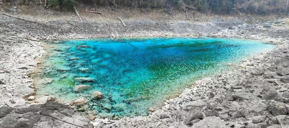 依山傍水