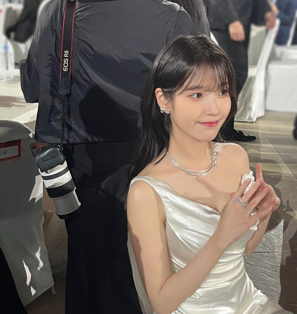 李知恩 IU