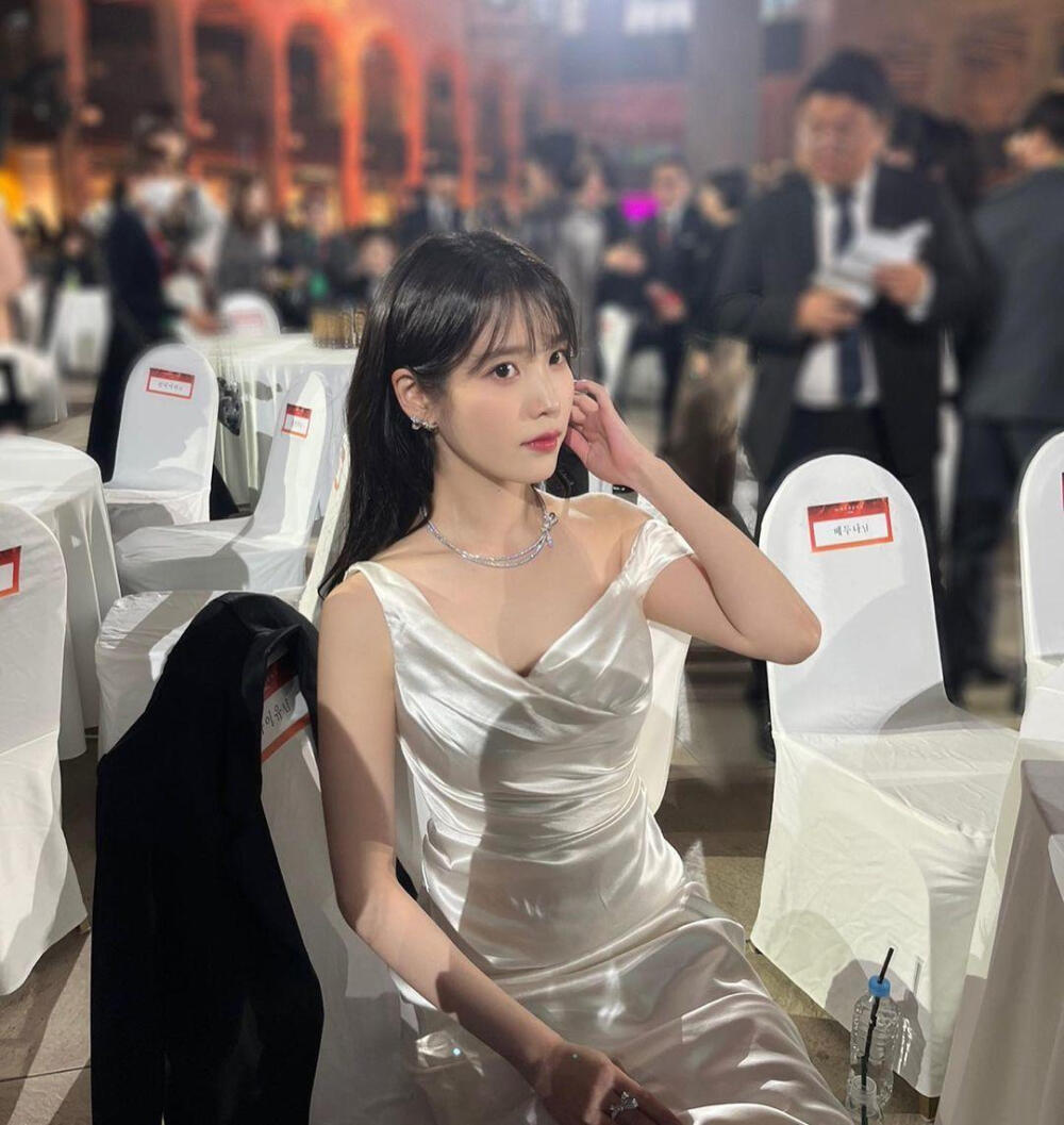 李知恩 IU