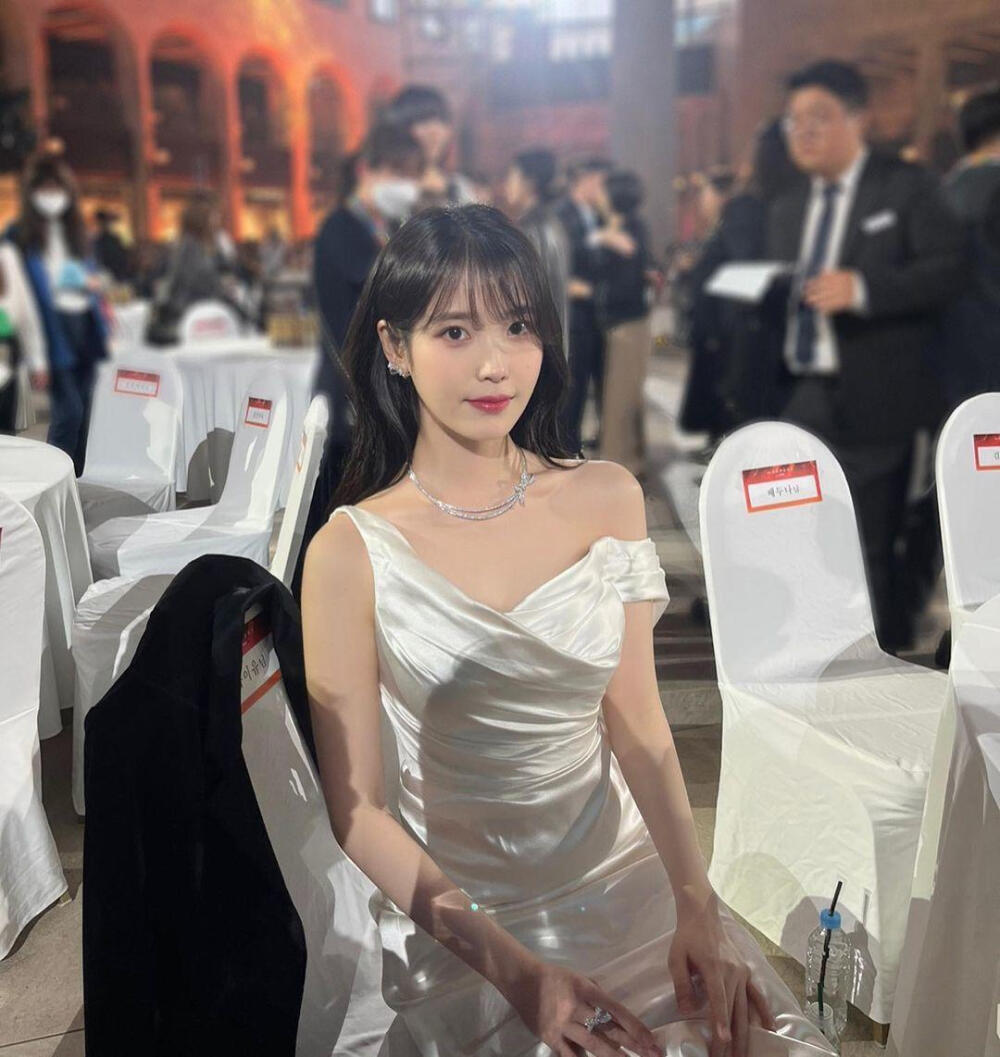 李知恩 IU