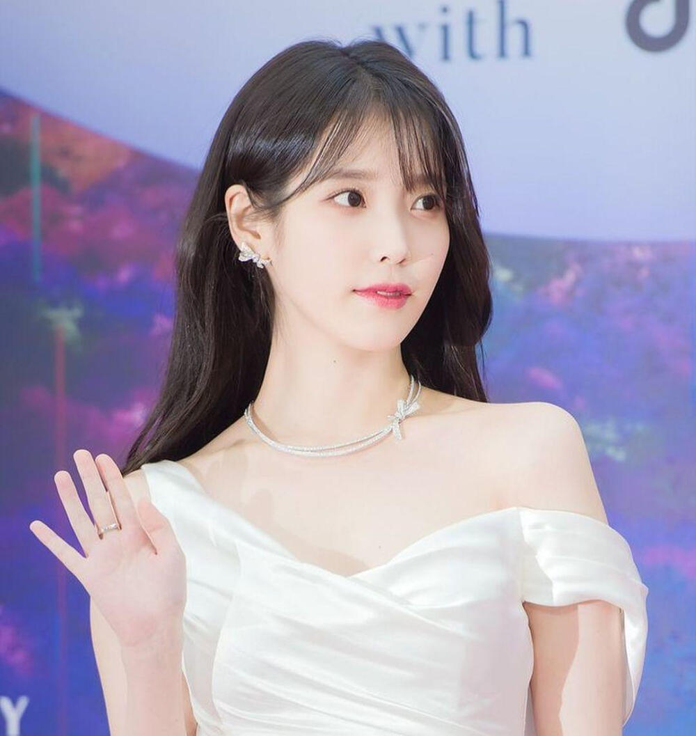 李知恩 IU