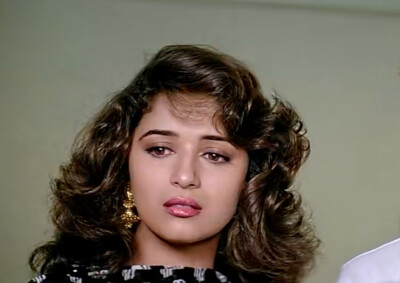 玛杜丽·迪克西特（Madhuri Dixit）在《情到浓时》里饰演的妮莎