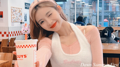 许杨玉琢素材｜谁说公主和王子是绝配
使用注明Dawn顾奶芙
二转二改注明Dawn顾奶芙