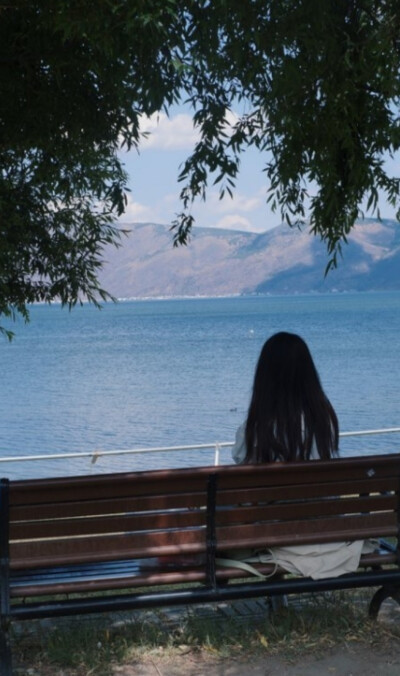一个聪明的女人 把什么都看淡了.不再顾忌谁的感受.不再傻傻的付出.不强求、不挽留、留下的好好珍惜.离开的道声安好.过去事、过去人、笑笑就好.现在事.现在人.尽心就好.未来事、未来人、随缘就好.女人有钱把日子过好.…
