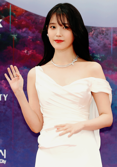 IU
