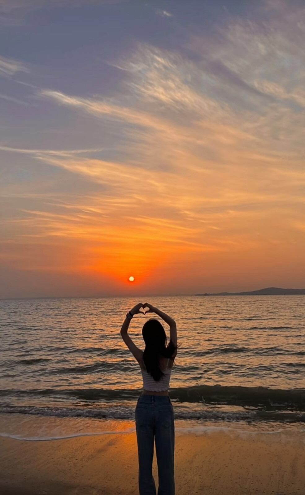 "你给我足够的钱.我不介意你外面有女人.你给我足够的爱.我不会因为你没钱而离开.就怕你什么都给不了，还不知天高地厚.到底谁给你的自信.不知好歹的东西！"