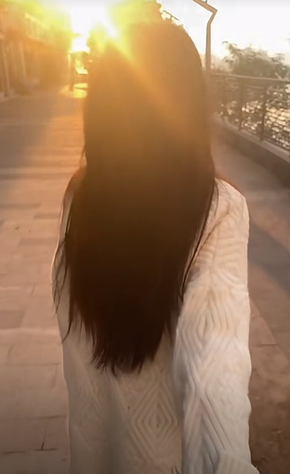 我的先生:错过了你.确实很难过.也挺遗憾.不如我们就到此为止吧.我真的有点累了.都差点意思.不想争了.坚持也没意义.那场最想赢的比赛.我已经输了.若重要处处都是办法.若不重要.比比皆是理由.其实吧事在人为 不是无缘.是不愿.怎么说呢.我们缓缓吧.这次我选择沉默.选择后退.我总不能阻止你奔向更好的人吧.不想在较劲了.不能在一起.就各自安好……