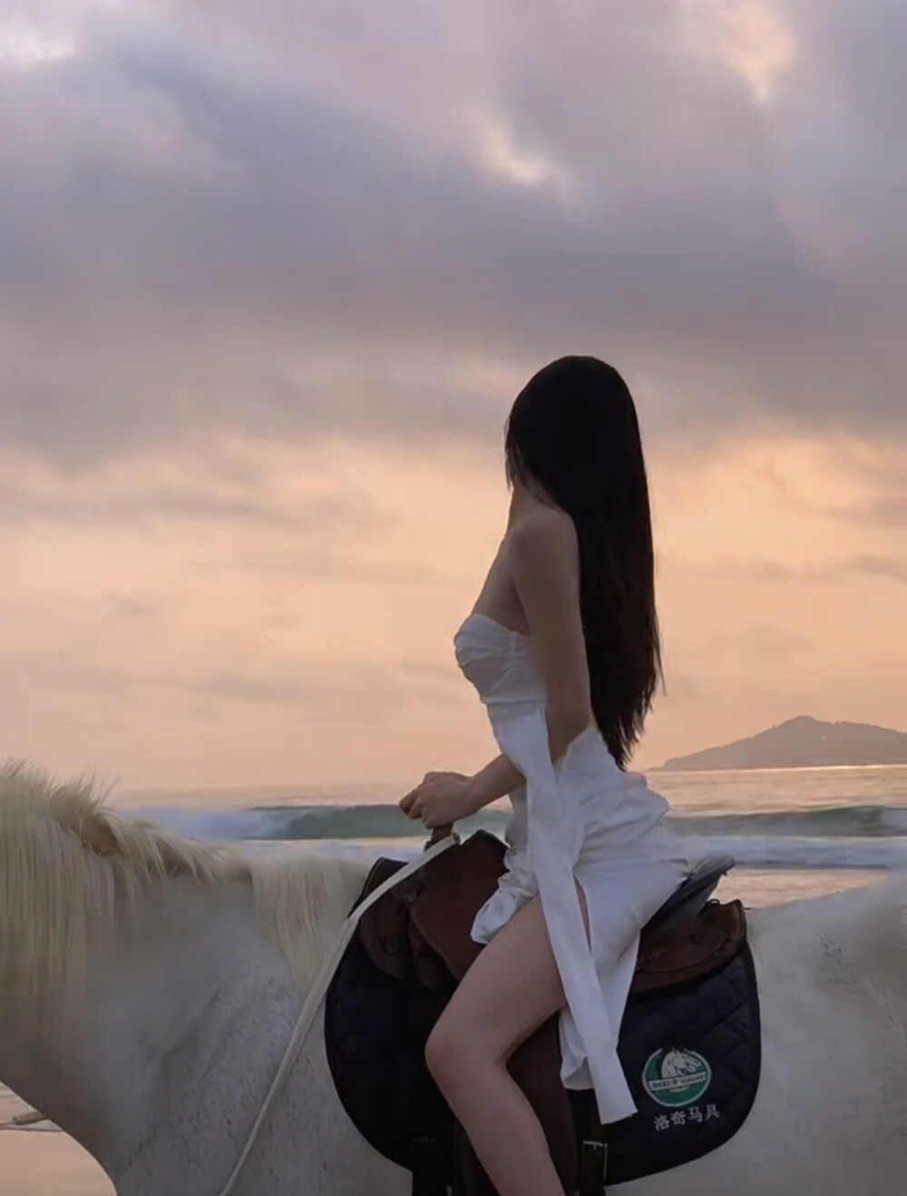 我的先生:错过了你.确实很难过.也挺遗憾.不如我们就到此为止吧.我真的有点累了.都差点意思.不想争了.坚持也没意义.那场最想赢的比赛.我已经输了.若重要处处都是办法.若不重要.比比皆是理由.其实吧事在人为 不是无缘.是不愿.怎么说呢.我们缓缓吧.这次我选择沉默.选择后退.我总不能阻止你奔向更好的人吧.不想在较劲了.不能在一起.就各自安好……