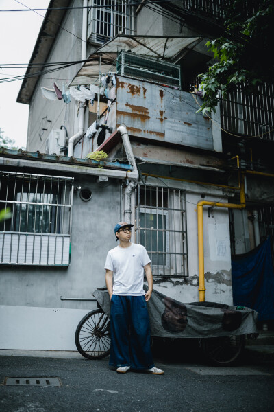 无所谓
摄影：洪小漩
出镜：小老弟
他们说，就让他们说。
你只管做自己喜欢的就好。
有钱难买我乐意。
