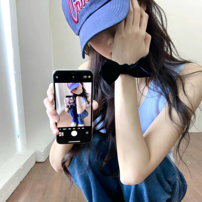 女