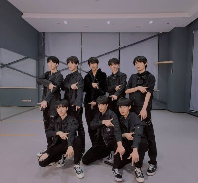 他们是TNT时代少年团他们是我们爆米花心中的小宝贝我祝他们永远健康快乐开开心心做自己在这里我要做所有爆米花都健康快乐保持初心不忘记他们是TNT时！代！少！年！团！