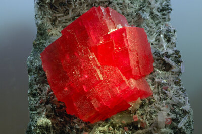 神之血的结晶
科罗拉多州开采出来的。（Eric Hunt - CC）菱锰矿？