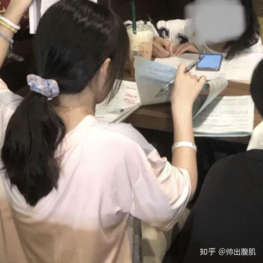 青春 女生 头像 高中 图源:知乎 帅出腹肌