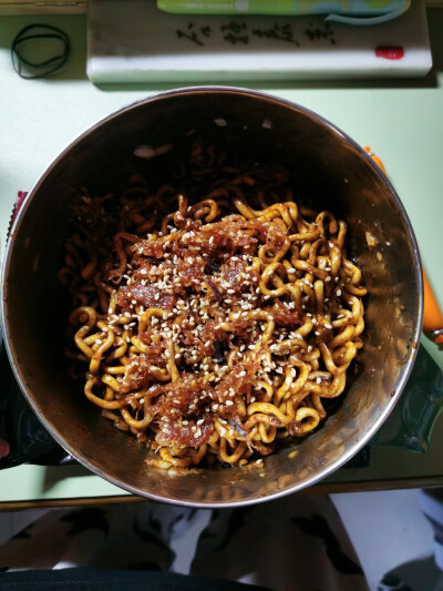 奇亚籽酸奶抹面包
炸酱面
饼干挤巧克力酱
番茄面疙瘩
不齁甜超好吃豆沙包
学校外炸串香香