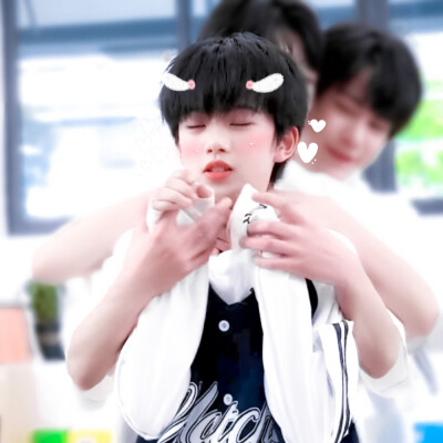 谁家的小猫咪跑出来啦～