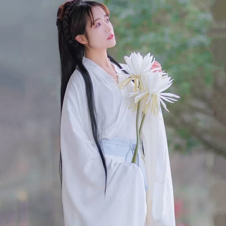 礼貌拿图古装女头像