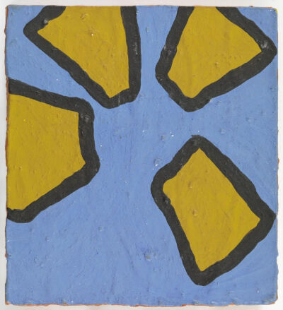 劳伦斯·韦纳《Yellow Wheel with Orange Border》，合成聚合物涂料、报纸、纸板，16.8×15.2cm，1963年，纽约现代艺术博物馆藏 ©2023 Lawrence Weiner / Artists Rights Society (ARS), New York