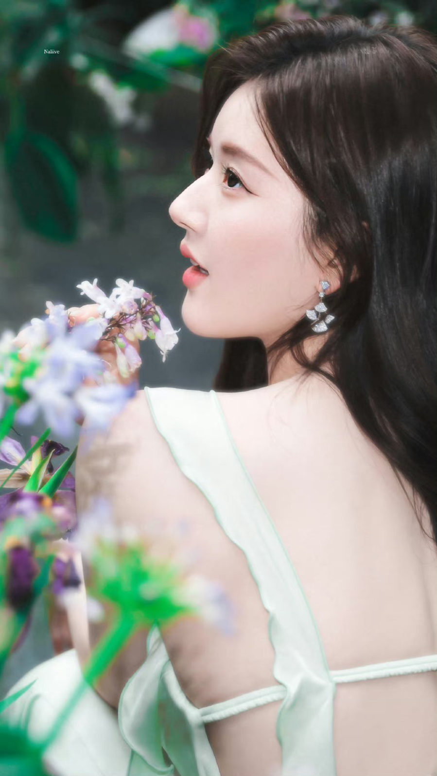 ▸赵露思
"星星会暗，太阳会落，但你永远闪闪发光"