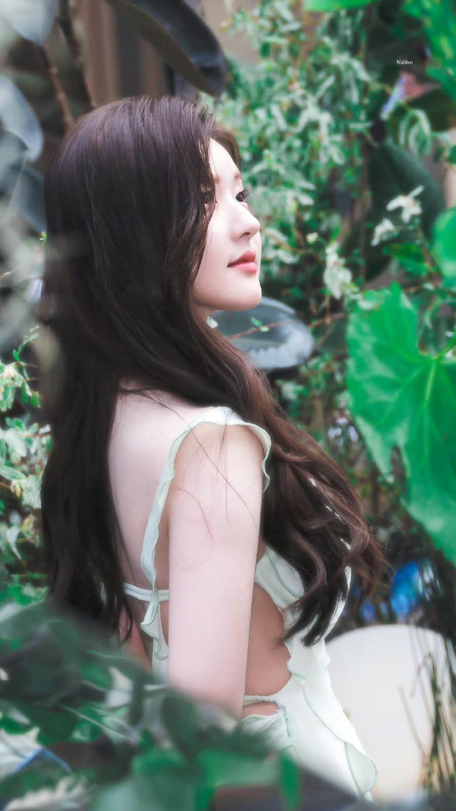 ▸赵露思
"星星会暗，太阳会落，但你永远闪闪发光"